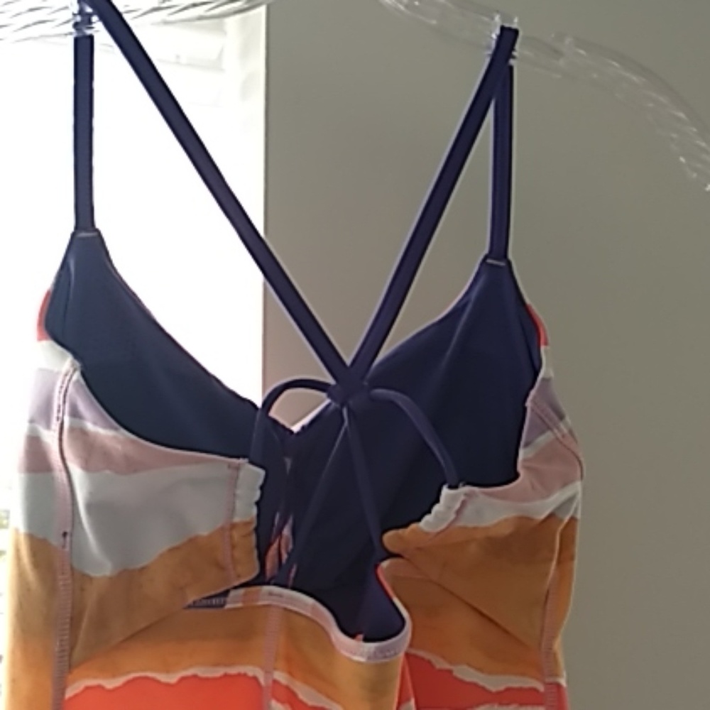 Lululemon dancing warrior tank Iris‎ flower